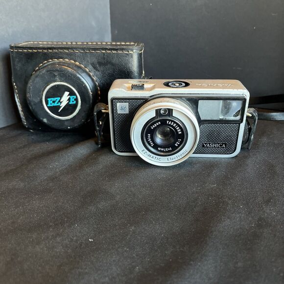 Yashica Other - Yashica Camera with Yashinon 1:2:8 37mm Lens EZ-MATIC w/  LeatherCover Untested